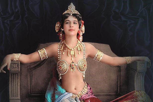 Câu chuyện rùng rợn của những người đàn bà xinh đẹp nhưng chết chóc nhất hành tinh