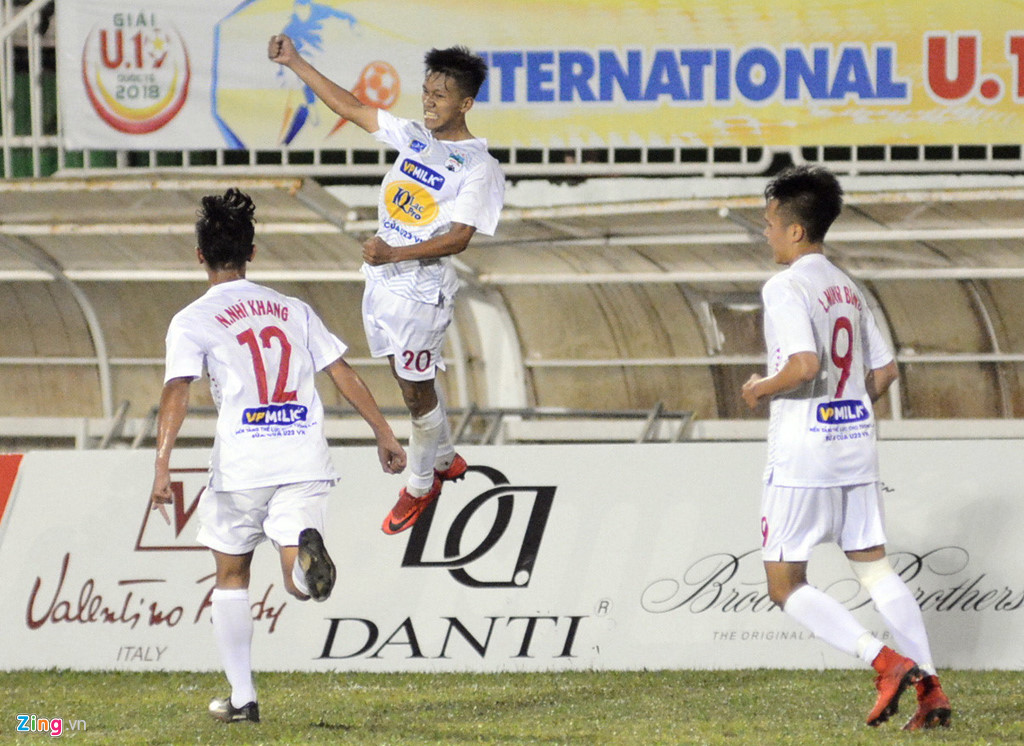 Bầu Đức và cái giá phải trả cho người tiên phong