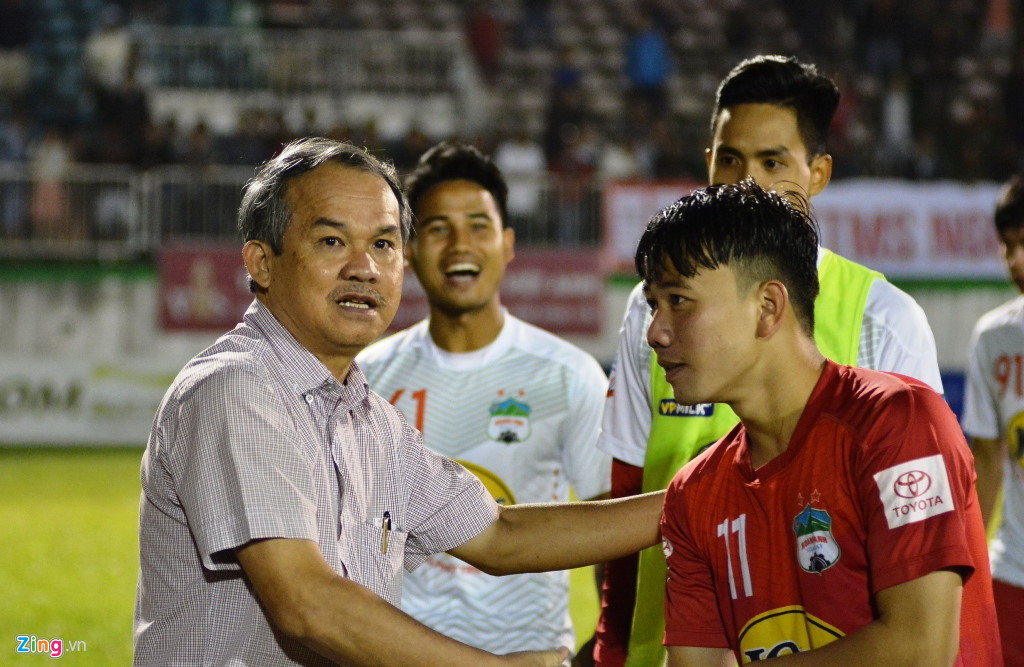 Bầu Đức và cái giá phải trả cho người tiên phong