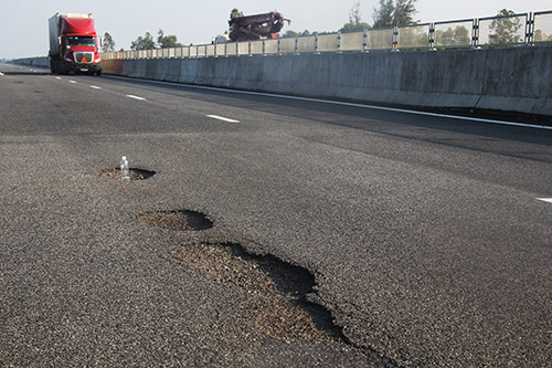 Chủ đầu tư cao tốc hơn 34.000 tỷ bị phê bình vì chậm khắc phục ổ gà