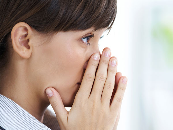 Chị gái ở nhà biệt thự đi xe sang, vậy mà không rỉ một xu cho mẹ chữa bệnh, thì ra phía sau là cả một chuyện động trời