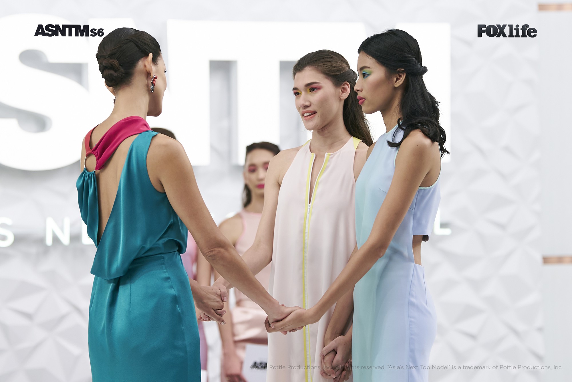 Asias Next Top Model tập 8: Minh Tú vừa đi, 2 học trò xuất sắc nhất đã bị loại Asias Next Top Model tập 8: Minh Tú vừa đi, 2 học trò xuất sắc nhất đã bị loại