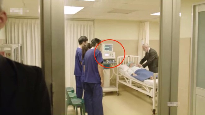 Hậu duệ mặt trời bản Việt: Sạn to như... đá tảng!