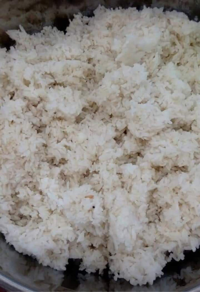 Phụ huynh lấy cớ mang thuốc cho con để vào trường, tận mắt chứng kiến bữa ăn khủng khiếp Phụ huynh lấy cớ mang thuốc cho con để vào trường, tận mắt chứng kiến bữa ăn khủng khiếp