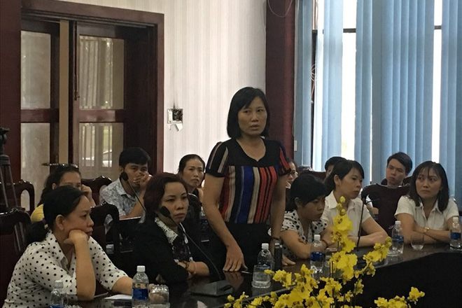 Phụ huynh lấy cớ mang thuốc cho con để vào trường, tận mắt chứng kiến bữa ăn khủng khiếp