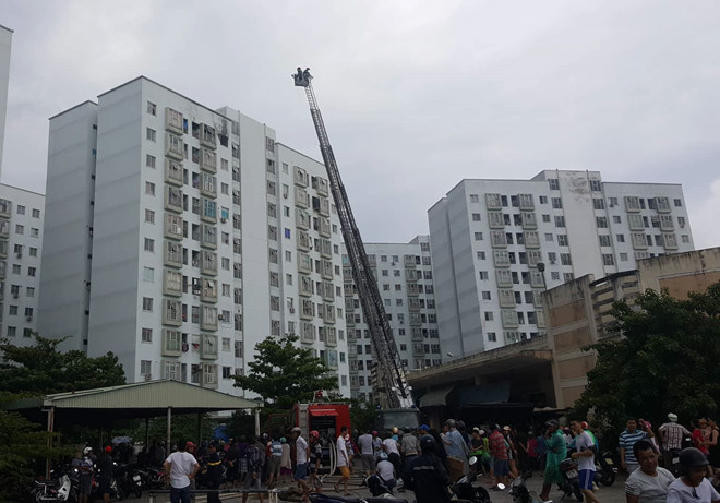 Nổ gas ở chung cư 12 tầng, hàng trăm người hoảng loạn