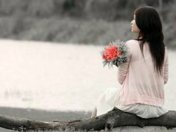 Trao đời con gái cho bạn trai cũ giờ tôi không tự tin yêu người khác