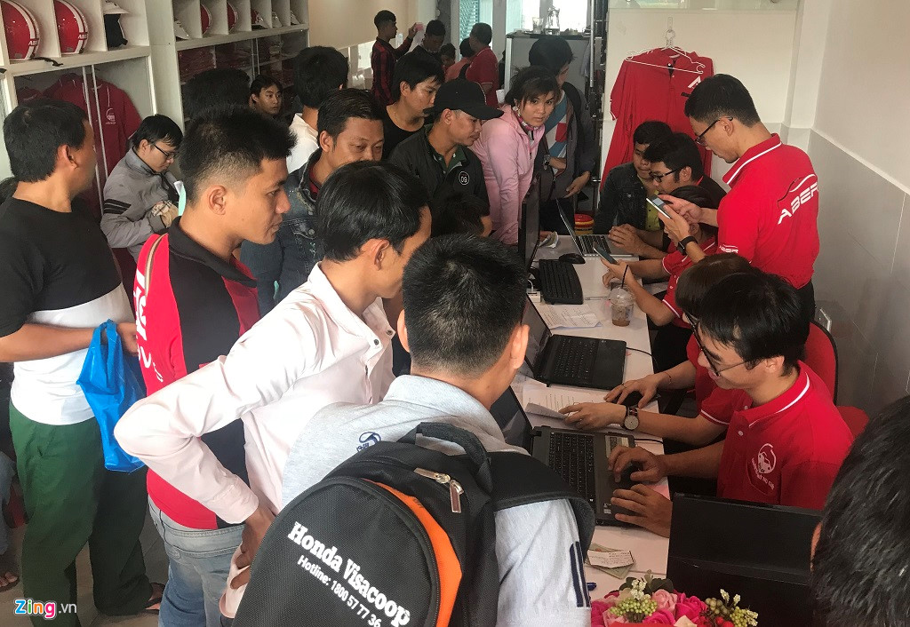 Aber tái xuất sau 2 tháng, tài xế Grab, Go-Viet lại chen chân đăng ký