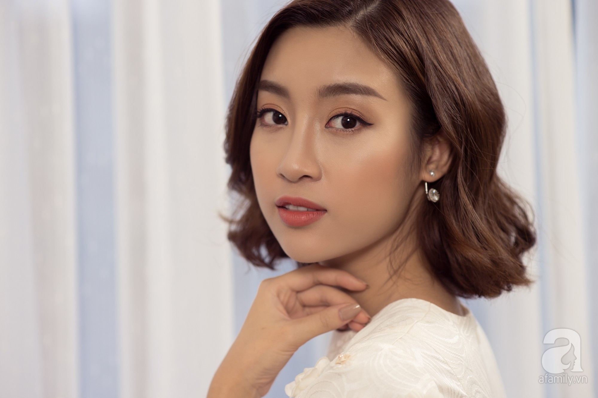 Hoa hậu Đỗ Mỹ Linh: Tôi đã phải cố gắng rất nhiều, giờ lẽ nào lại dành tình yêu cho một chàng trai kém cỏi Hoa hậu Đỗ Mỹ Linh: Tôi đã phải cố gắng rất nhiều, giờ lẽ nào lại dành tình yêu cho một chàng trai kém cỏi