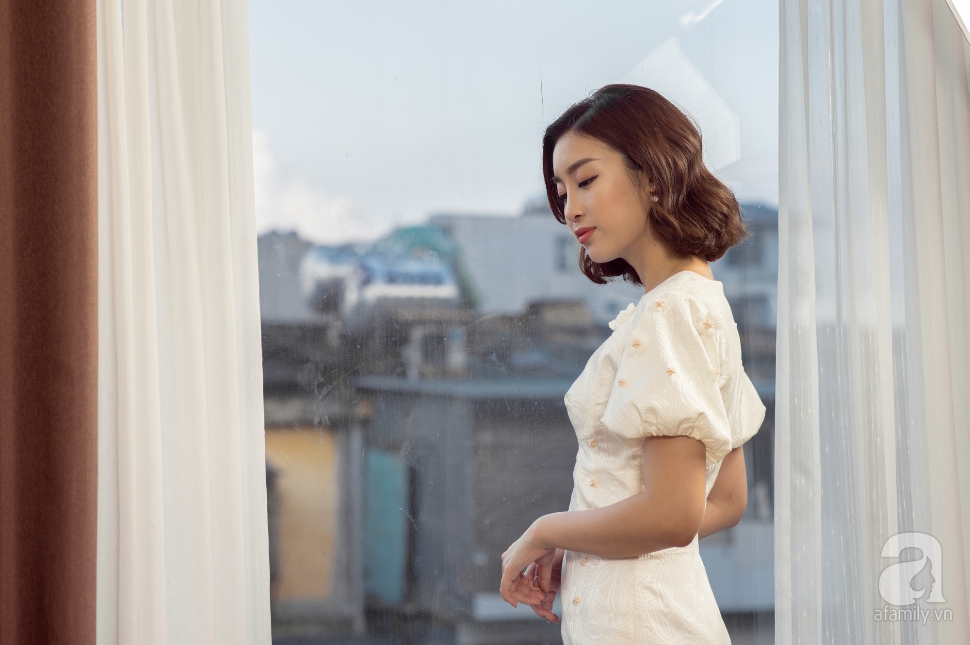 Hoa hậu Đỗ Mỹ Linh: Tôi đã phải cố gắng rất nhiều, giờ lẽ nào lại dành tình yêu cho một chàng trai kém cỏi Hoa hậu Đỗ Mỹ Linh: Tôi đã phải cố gắng rất nhiều, giờ lẽ nào lại dành tình yêu cho một chàng trai kém cỏi