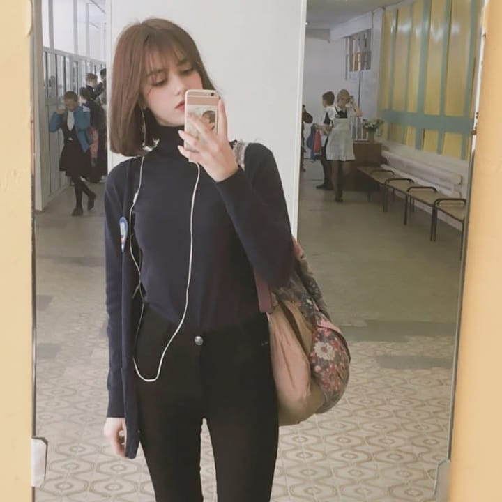 Hot girl Nga 10X được khen xinh như búp bê, giỏi 3 thứ tiếng