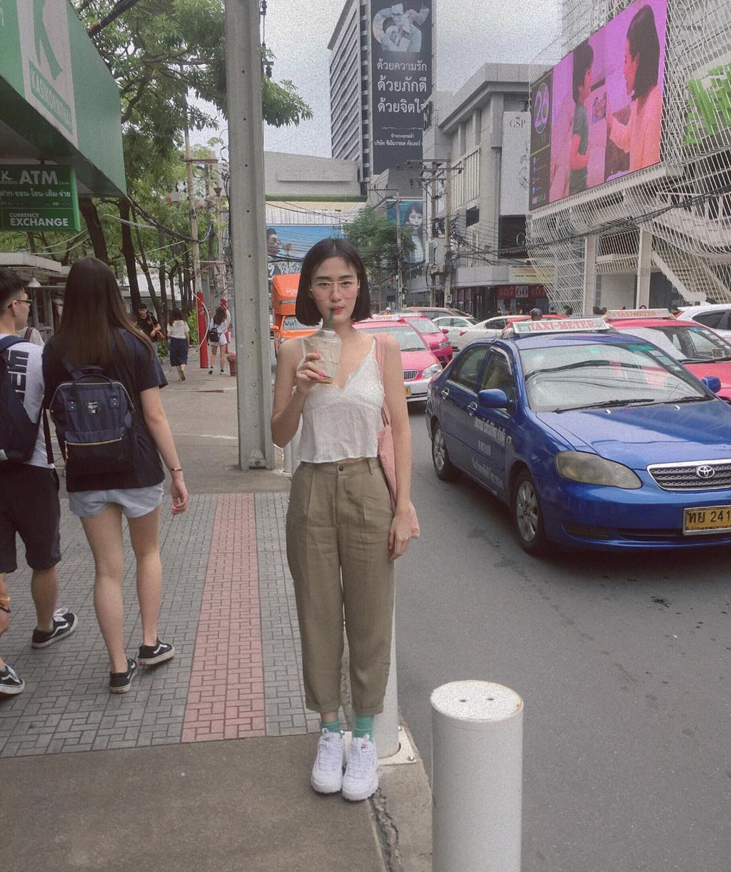 Hot girl Thái Lan có vòng eo con kiến, trẻ hơn nhiều so với tuổi 30 Hot girl Thái Lan có vòng eo con kiến, trẻ hơn nhiều so với tuổi 30