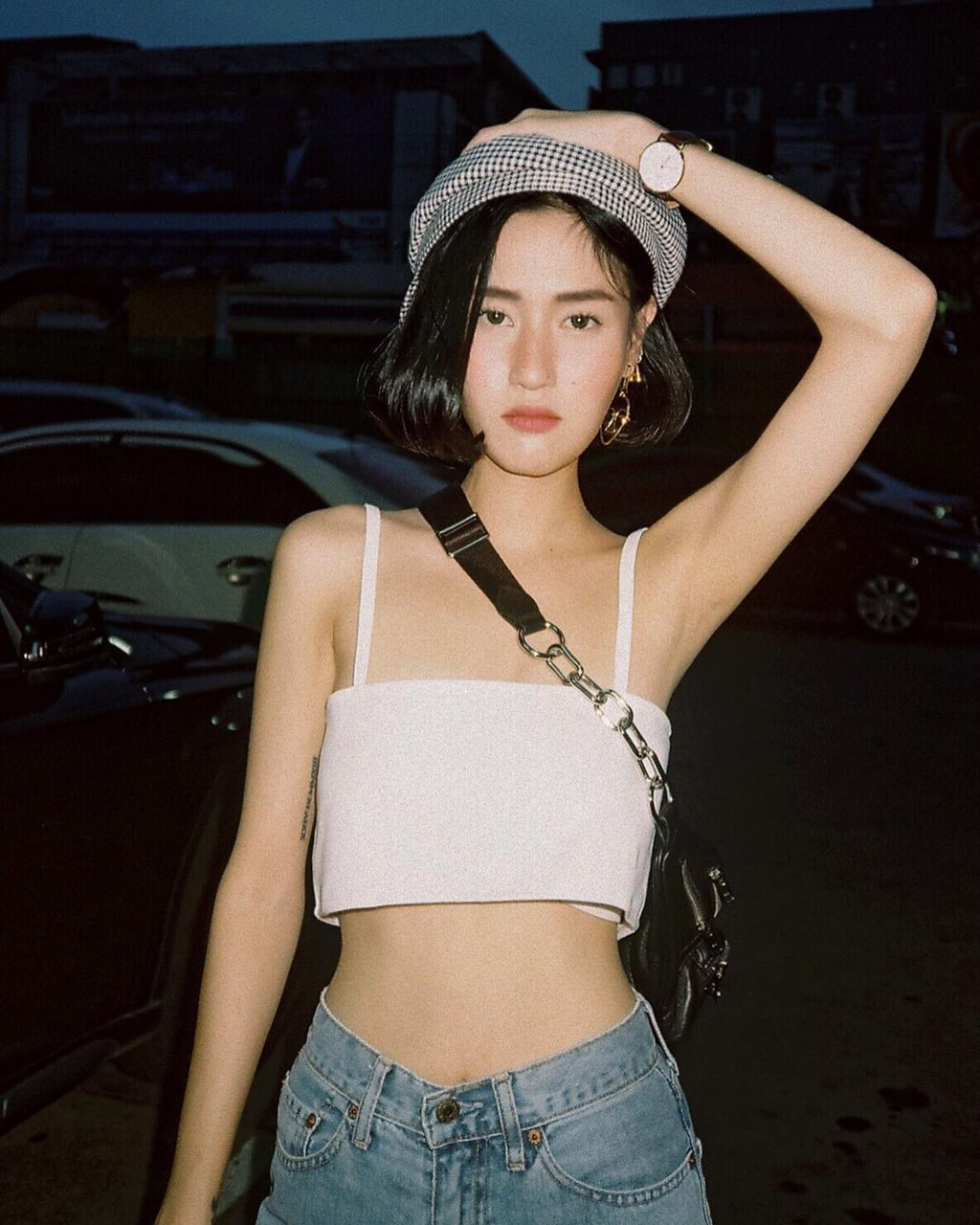 Hot girl Thái Lan có vòng eo con kiến, trẻ hơn nhiều so với tuổi 30