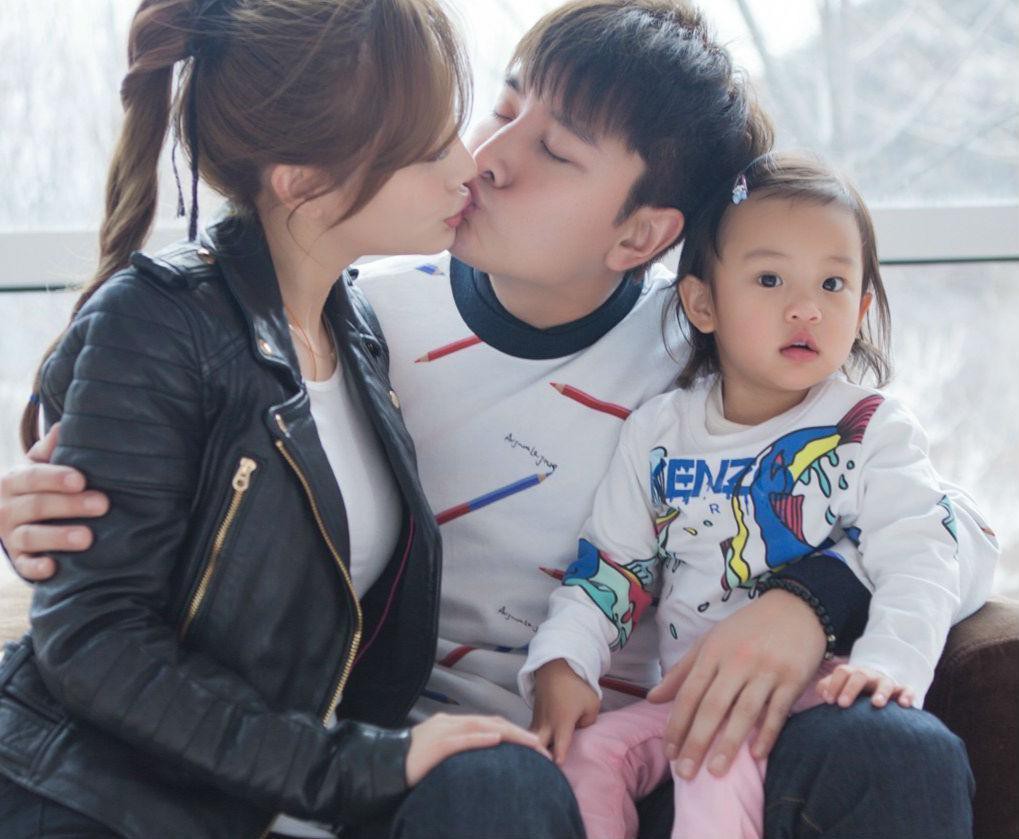 Lý Tiểu Lộ bị nghi ngờ mang bầu lần 2 vì vóc dáng đẫy đà lên trông thấy