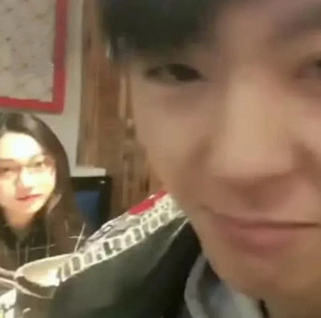 Đồng ý gặp mặt dù bạn gái qua mạng không hề xinh đẹp, chàng trai nhận được cái kết bất ngờ