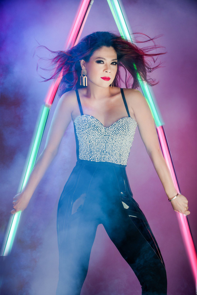 Thanh Thảo hở bạo, tự tin khoe ngực đầy sau khi sinh con đầu lòng