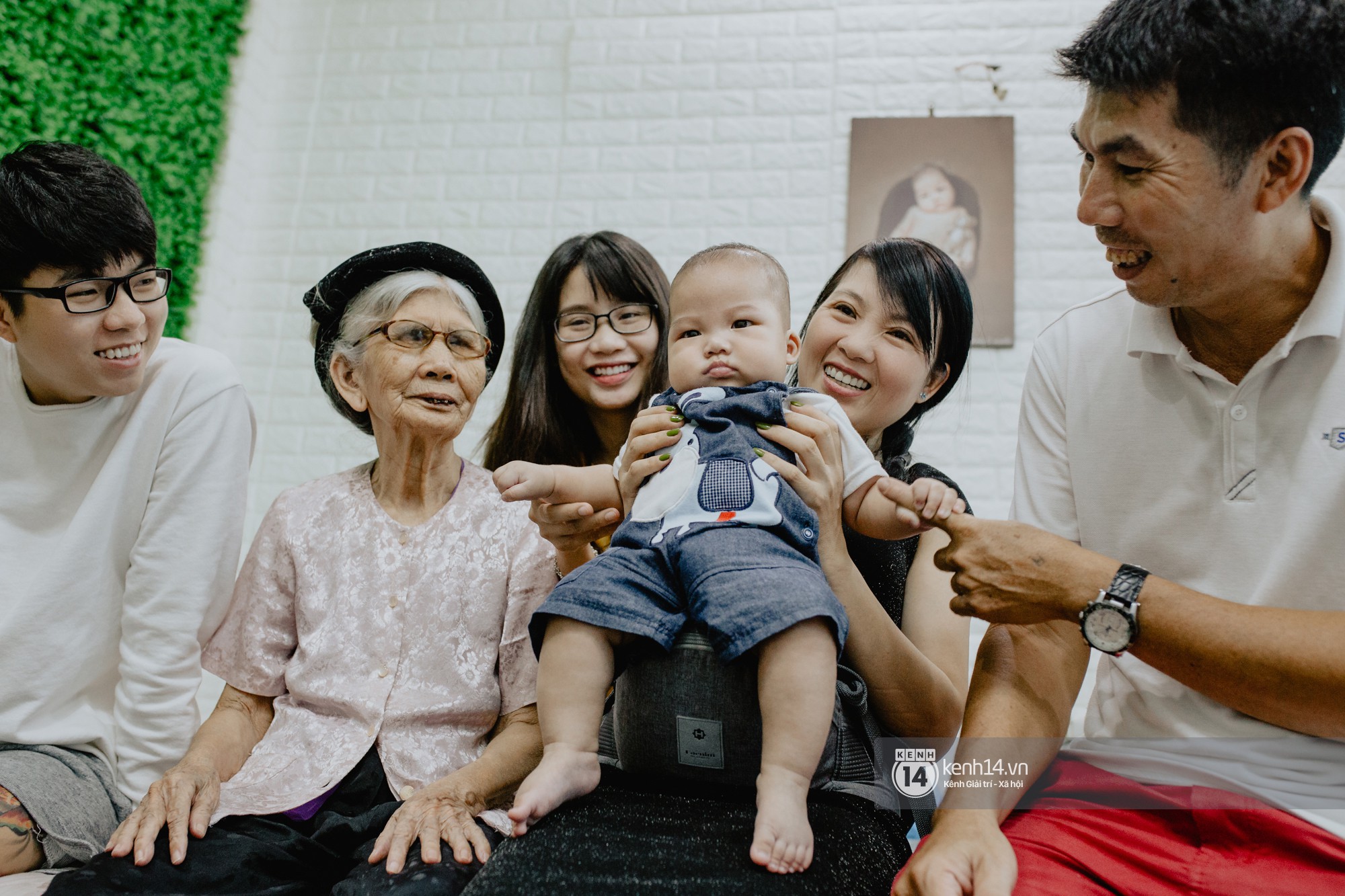 Thanh Trần khoe mua xe hơi tiền tỷ ở tuổi 21, tiết lộ từng bị đại gia gạ tình khi còn độc thân