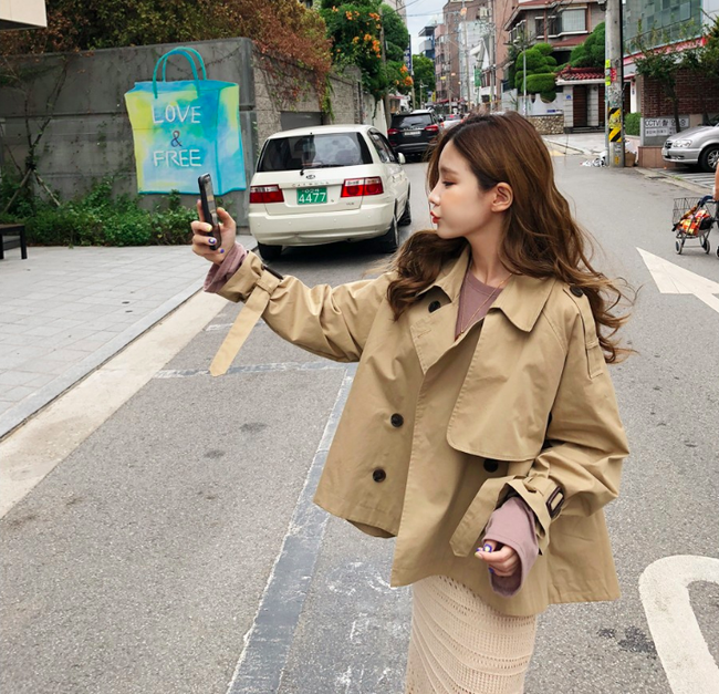 Ngại mặc trench coat vì sợ nuốt người, nàng mét rưỡi có ngay một phiên bản dáng lửng giúp tôn chiều cao cực đỉnh này Ngại mặc trench coat vì sợ nuốt người, nàng mét rưỡi có ngay một phiên bản dáng lửng giúp tôn chiều cao cực đỉnh này