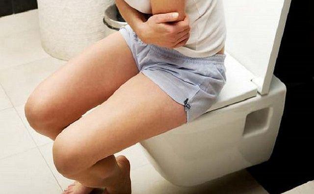 Cô gái 33 tuổi qua đời vì bị ung thư do mắc sai lầm khi chữa táo bón