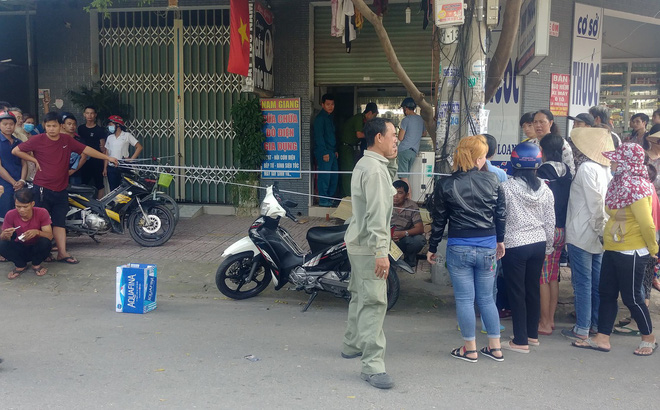 Người đàn ông bán vé số gục chết trước cửa tiệm thuốc tây Người đàn ông bán vé số gục chết trước cửa tiệm thuốc tây