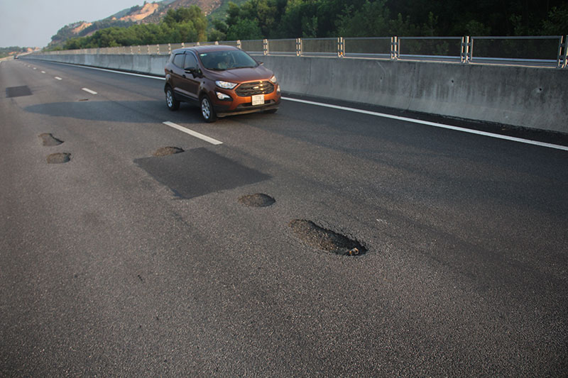 Cao tốc Đà Nẵng - Quảng Ngãi hư hỏng nặng: Đủ căn cứ có thể khởi tố vụ án về kinh tế?