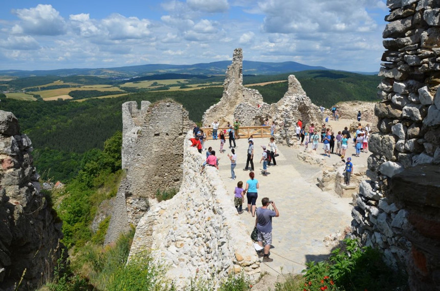 7 địa điểm ma quái nổi tiếng châu Âu, thách thức nỗi sợ của du khách