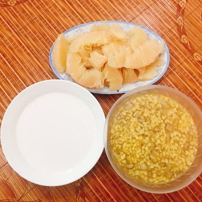 Hớn hở học theo clip dạy bóc bưởi không dính vỏ, cô gái trẻ bị mẹ mắng tơi bời vì quá sai