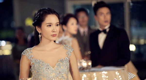 Cuộc đụng độ bất ngờ giữa vợ và chồng ở tiệc cưới một người bạn khiến vợ khám phá ra bí mật bấy lâu chồng giấu kín