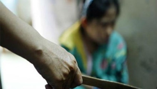 Chồng suy diễn lời tôi nói rồi dùng dao tự làm thương bản thân