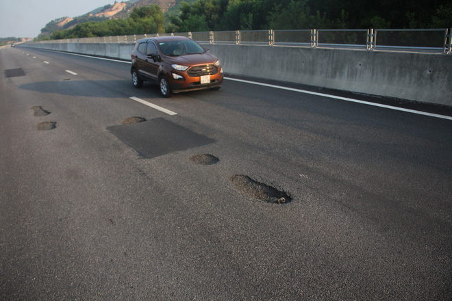 Cao tốc 34 nghìn tỉ đồng hư hỏng: Giám đốc Ban quản lý viết kiểm điểm