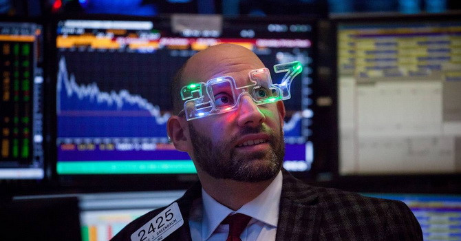 Nhà đầu tư bán mạnh, Dow Jones tiếp tục giảm gần 550 điểm Nhà đầu tư bán mạnh, Dow Jones tiếp tục giảm gần 550 điểm