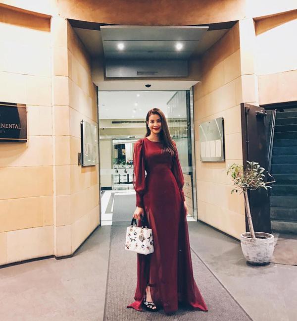 Vừa phủ nhận chuyện mang thai nhưng hình ảnh Hoa hậu Phạm Hương với vòng 2 lớn thế này thật khó nghĩ