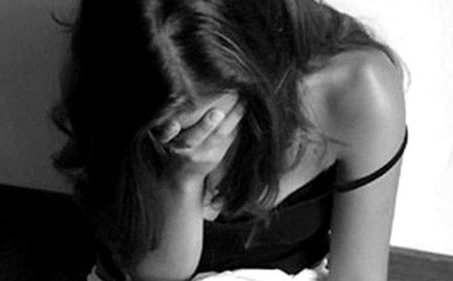 3 thanh niên chở bé gái 15 tuổi vào rừng, khống chế hiếp dâm