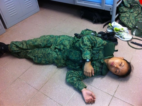 Từ kỹ sư 9X của hải quân Singapore đến người mẫu nổi tiếng