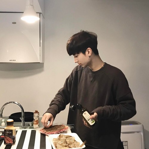 Bộ ảnh chứng minh chúng ta chắc chắn là một cặp trời sinh: Anh thì giỏi nấu, em thì giỏi ăn! Bộ ảnh chứng minh chúng ta chắc chắn là một cặp trời sinh: Anh thì giỏi nấu, em thì giỏi ăn!