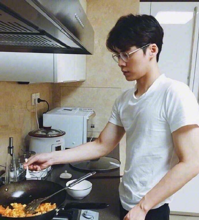Bộ ảnh chứng minh chúng ta chắc chắn là một cặp trời sinh: Anh thì giỏi nấu, em thì giỏi ăn! Bộ ảnh chứng minh chúng ta chắc chắn là một cặp trời sinh: Anh thì giỏi nấu, em thì giỏi ăn!
