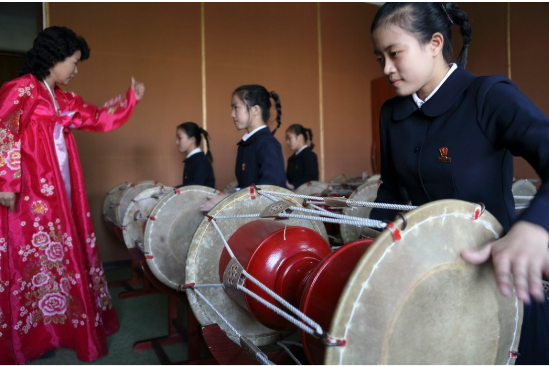 Khám phá đồng phục của học sinh, sinh viên thế giới: Nơi gây choáng vì đắt đỏ, nơi ấn tượng mạnh về độ độc đáo