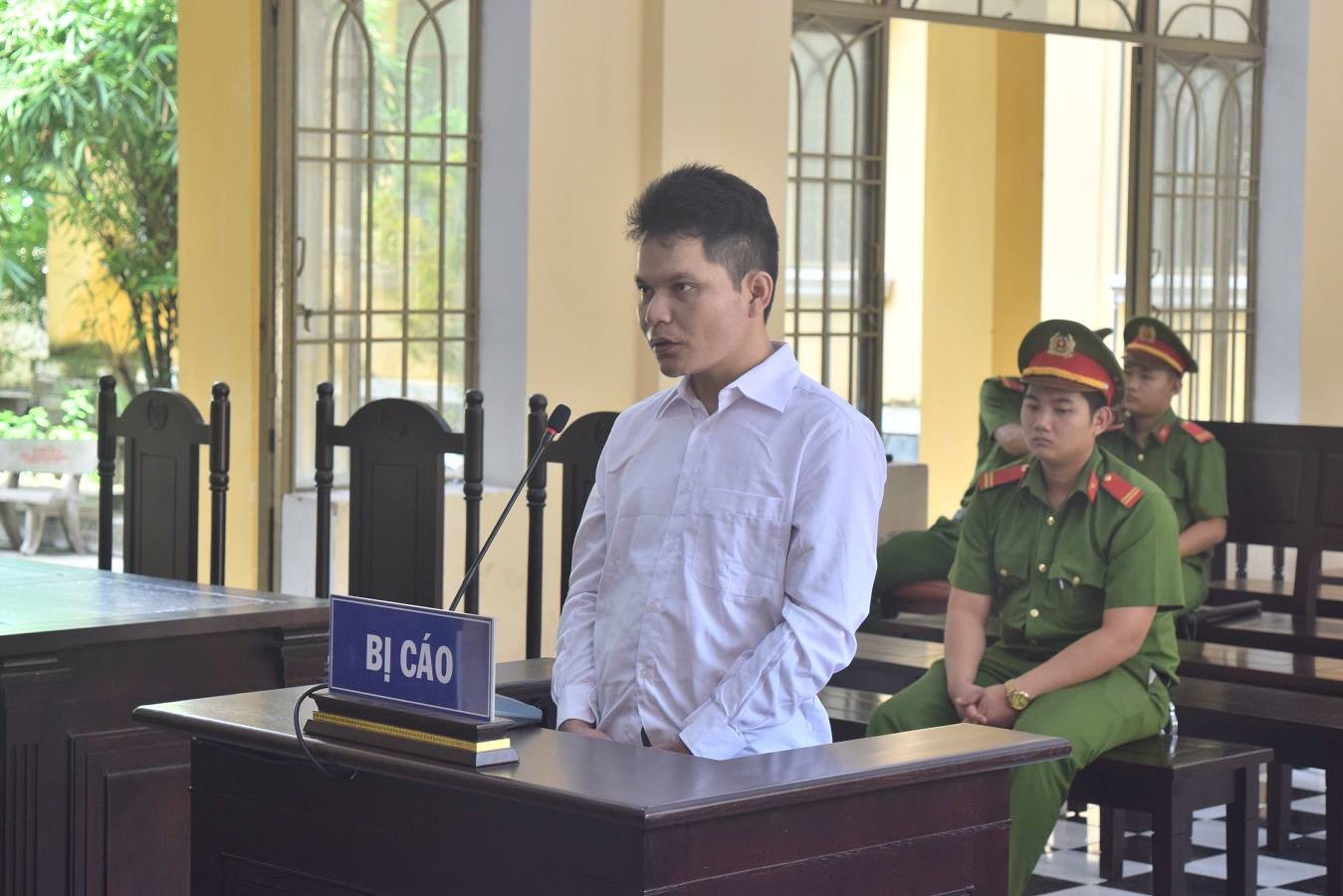 Bị chửi đánh do nghi ngờ có quan hệ bất chính với chị dâu, em rể đâm anh vợ trọng thương