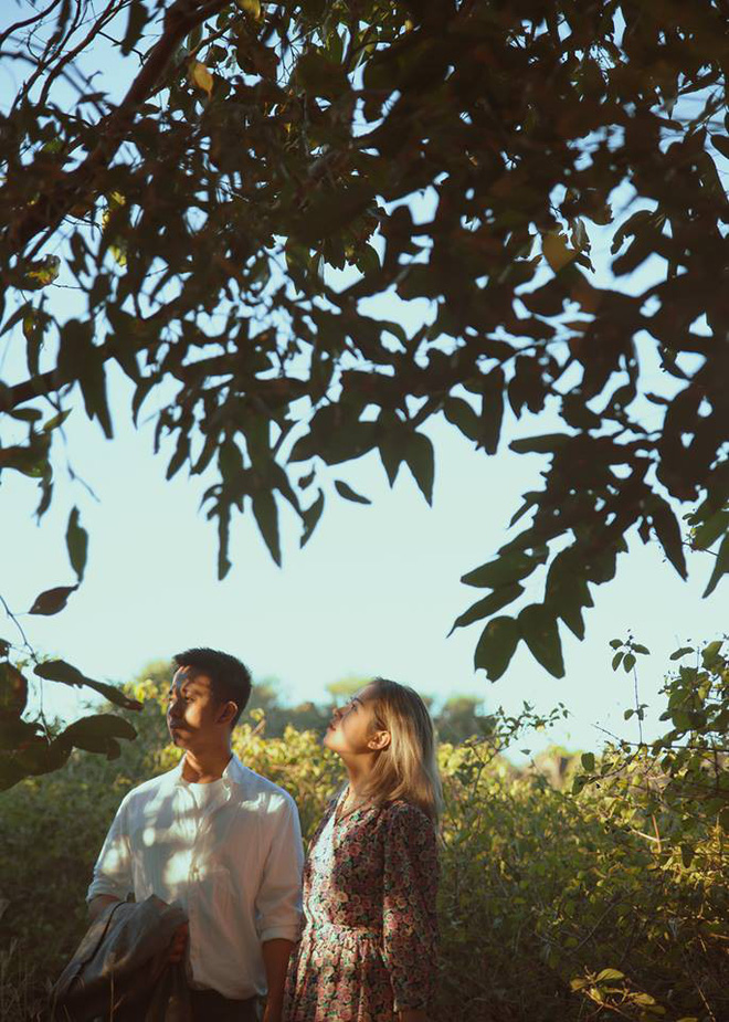 Kỷ niệm 1 năm yêu nhau, chàng du học sinh chở bạn gái đi chụp bộ ảnh đẹp như phim và bất ngờ cầu hôn