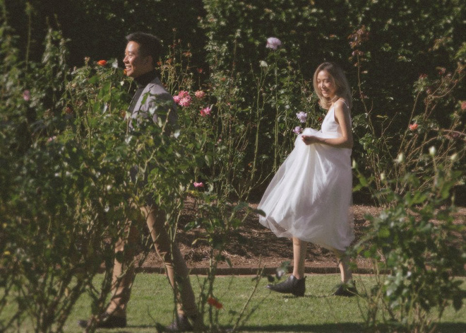 Kỷ niệm 1 năm yêu nhau, chàng du học sinh chở bạn gái đi chụp bộ ảnh đẹp như phim và bất ngờ cầu hôn