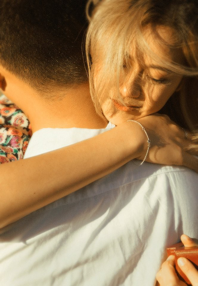 Kỷ niệm 1 năm yêu nhau, chàng du học sinh chở bạn gái đi chụp bộ ảnh đẹp như phim và bất ngờ cầu hôn Kỷ niệm 1 năm yêu nhau, chàng du học sinh chở bạn gái đi chụp bộ ảnh đẹp như phim và bất ngờ cầu hôn