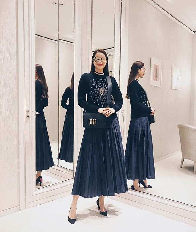 Sang Mỹ chữa bệnh nhưng Phạm Hương liên tục gây chú ý khi đăng ảnh về một cậu bé đáng yêu