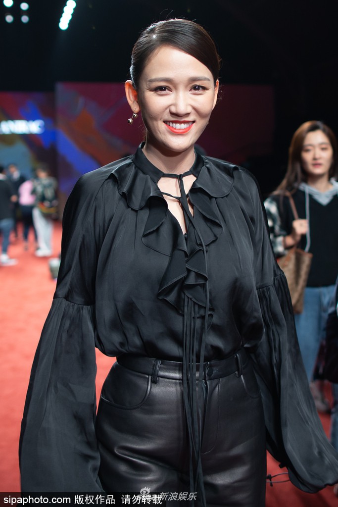 Trần Kiều Ân lộ nếp nhăn khi bị chụp zoom cận cảnh