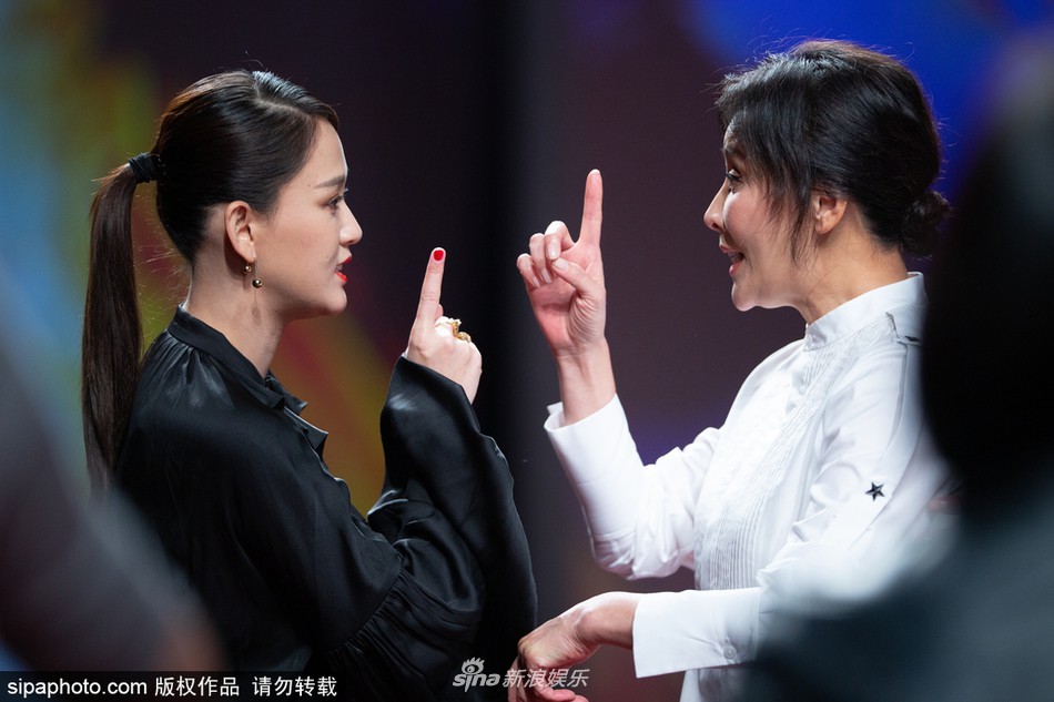 Trần Kiều Ân lộ nếp nhăn khi bị chụp zoom cận cảnh