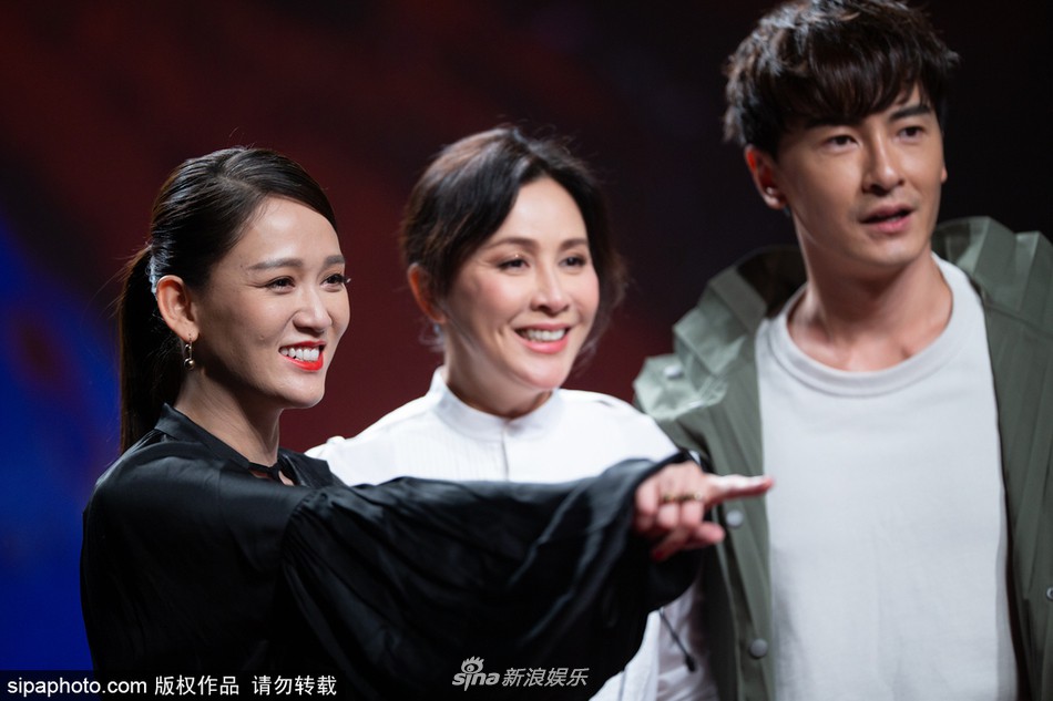 Trần Kiều Ân lộ nếp nhăn khi bị chụp zoom cận cảnh