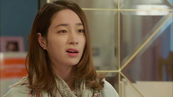 Dắt con dâu mới bầu bí về ép tôi ly hôn, mẹ chồng sốc nặng khi tôi cười lớn rồi đưa bà một tờ giấy Dắt con dâu mới bầu bí về ép tôi ly hôn, mẹ chồng sốc nặng khi tôi cười lớn rồi đưa bà một tờ giấy