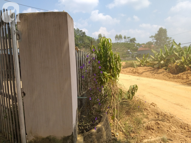 Bé gái 6 tuổi thơ ngây kể lại giây phút bị hàng xóm kéo vào buồng xâm hại