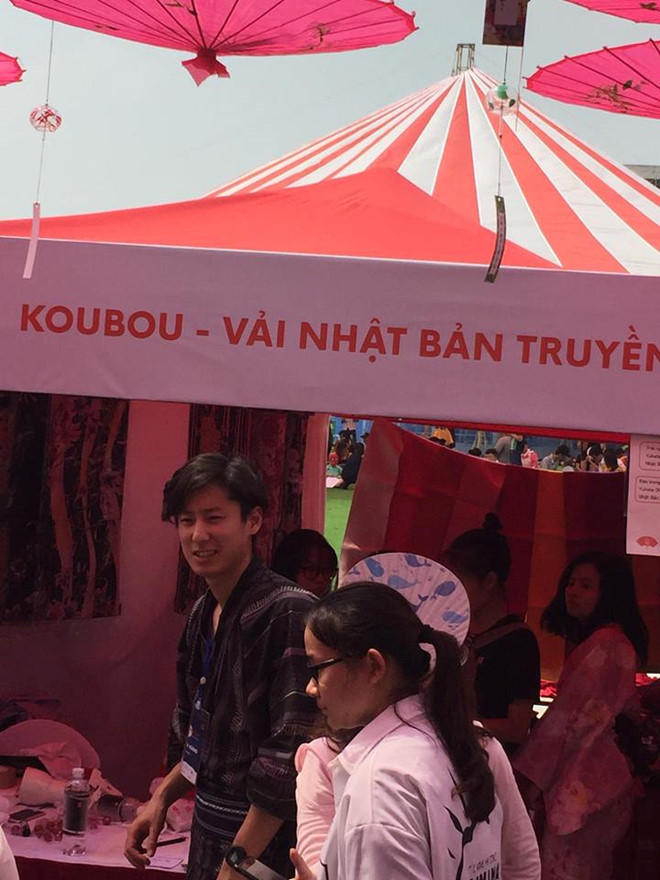 9X Nhật Bản điển trai, bị chụp lén vì giống Rocker Nguyễn