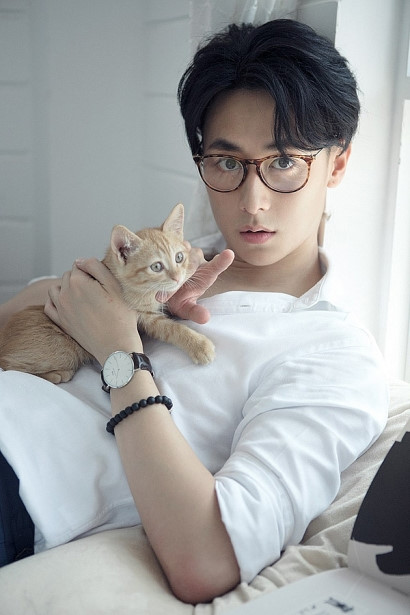 9X Nhật Bản điển trai, bị chụp lén vì giống Rocker Nguyễn