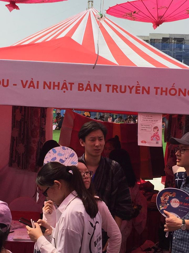 9X Nhật Bản điển trai, bị chụp lén vì giống Rocker Nguyễn